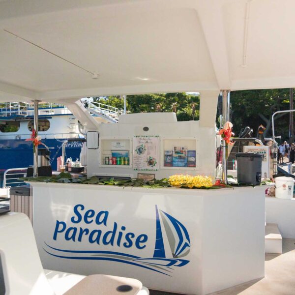 Hoku Nui bar — snorkel tours Kona and manta ray tours include food and drinks aboard, Sea Paradise Keauhou Bay, seaparadise.com