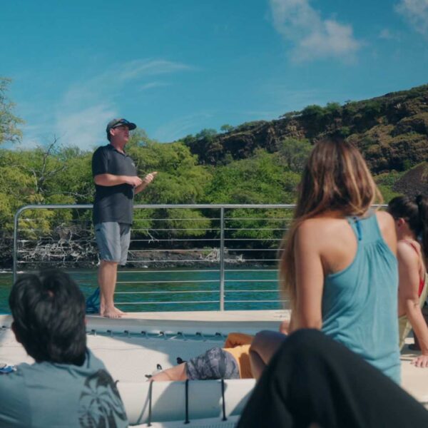 Hoku Nui crew briefing guests — snorkel tours Kona and manta ray tours include expert guided instruction, sailing Kona coast, seaparadise.com